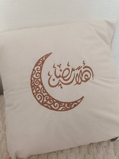 Housse de Coussin en Velours Brodé "Ahla Ramadan" – Déco Spéciale Ramadan 🌙