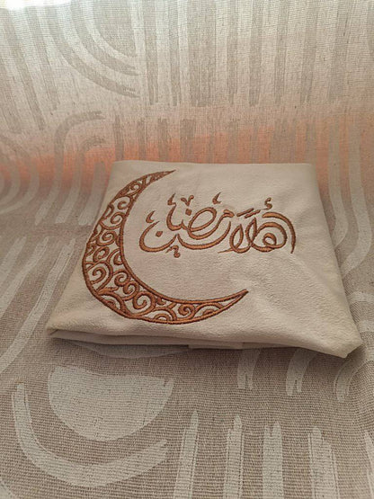 Housse de Coussin en Velours Brodé "Ahla Ramadan" – Déco Spéciale Ramadan 🌙