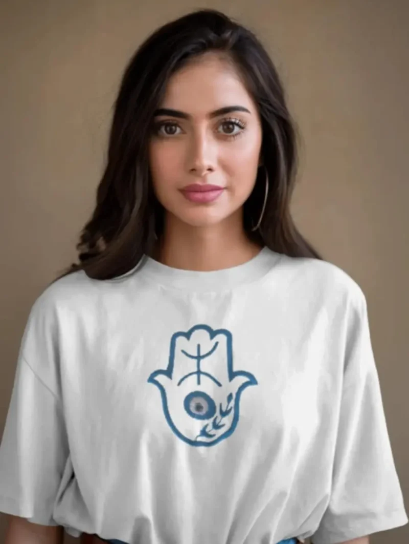 T-shirt avec la main de fatma