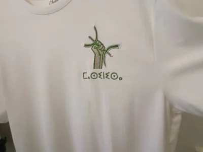 t-shirt brodé Main Amazigh Z motif berbère