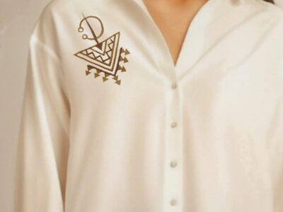 Chemisier brodé femme avec motif fibule berbère en coton blanc