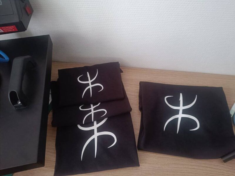 Produits personnalisés brodés et floqués 1