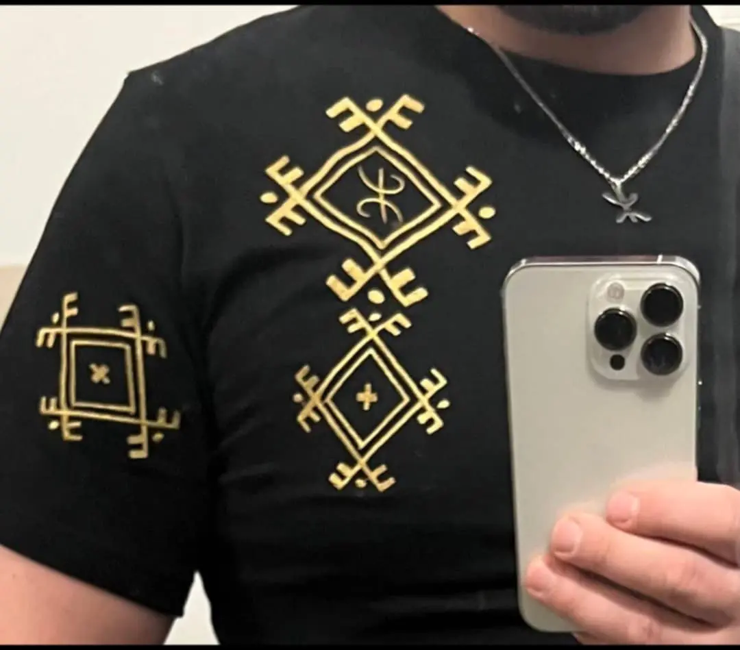 T-shirt brodé motifs berbères
